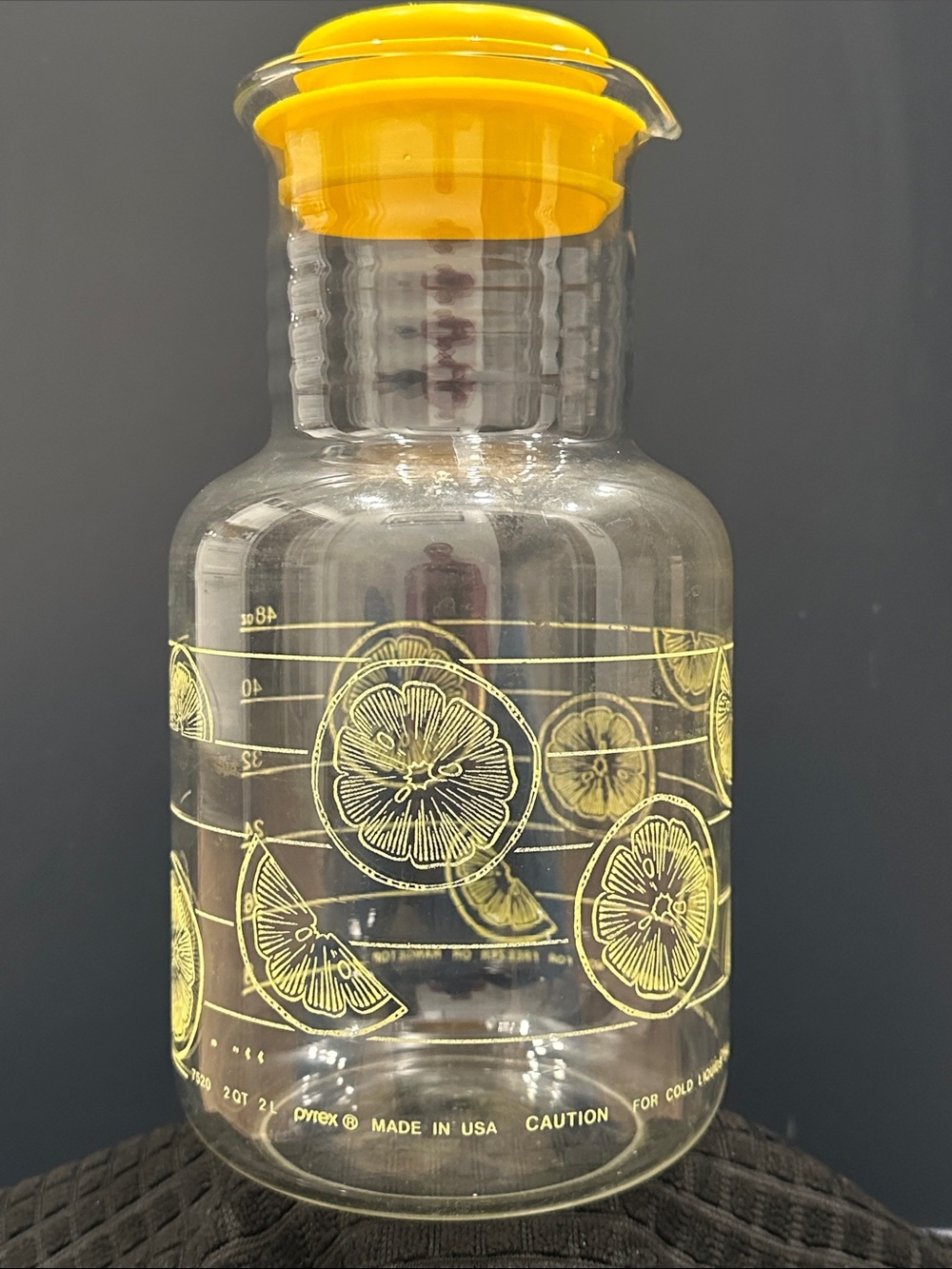 🍋 Vintage Pyrex Clear Glass Carafe with Yellow Citrus Print and Lid